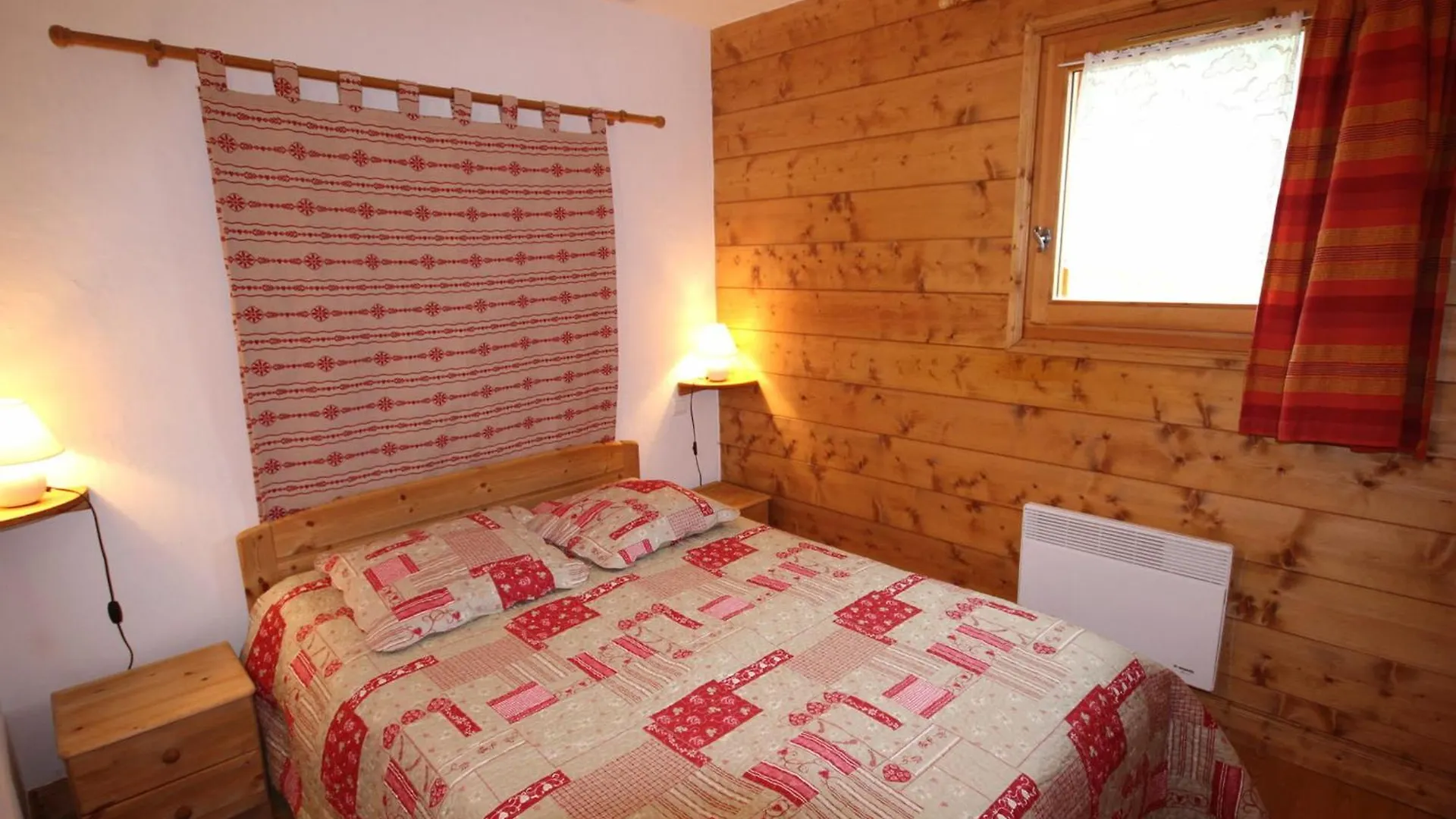 Magnifique T3 Avec Terrasse Et Garage A Villard-Sur-Doron - Fr-1-293-254